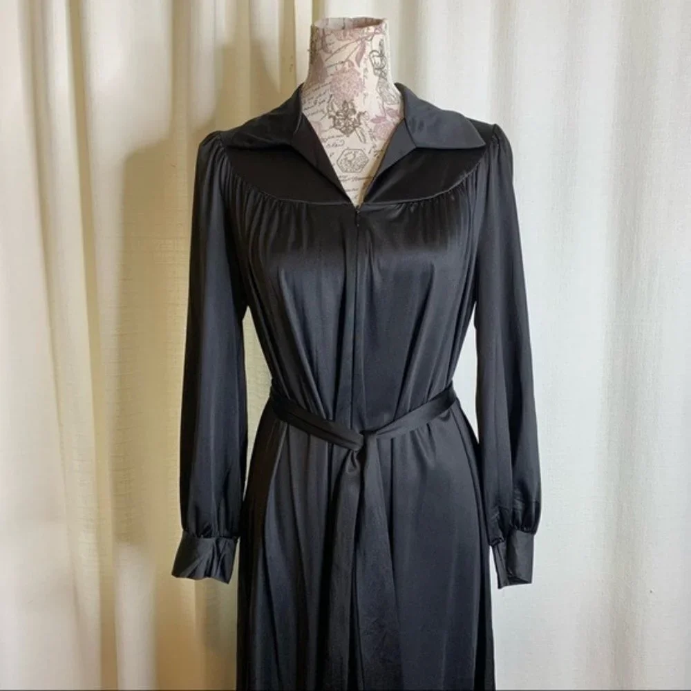 Vanity Fair Vintage Black Gown small. Long sleeve, belted, collared front zipper - Picture 11 of 13